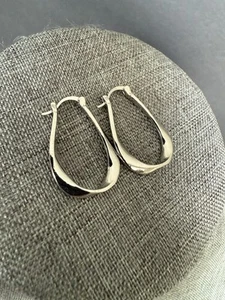 Silber .925 Ohrringe gedreht Creolen durchbohrt oval minimalistisch Kapsel Karriere Freizeit - Bild 1 von 6