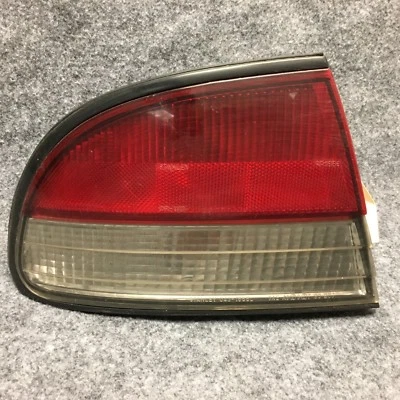 Lámpara de luz trasera exterior del lado del conductor Mitsubishi Galant LH 1997-1998 OEM F192 Foto 1 de 3