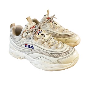 beige sneakers fila