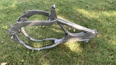 Cuadro principal Suzuki RM250 RM 250 2002 02 Foto 1 de 4