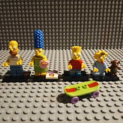 lego minifigures simpsons series 1 Homer, Margie, Bart and baby Maggie Lot - Image 1 of 2