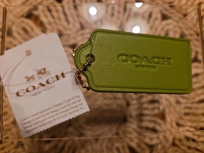 Llavero Coach verde manzana con mariposa etiqueta colgante bolso encanto llavero 💚 Foto 1 de 4