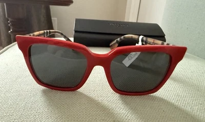 全新带标签 Burberry 太阳镜 红色和标志 意大利制造 BE4035 53 SOLIC 带盒 — 第 1/4 张图片
