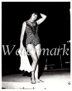 Fotos originales vintage de mujeres de lucha libre, impresión original en blanco y negro 8" x 10", Ann Casey - Imagen 1 de 2