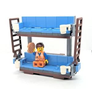 LEGO Movie Double Decker Couch Build and Emmet Minifigure (tlm096) 70818 - Picture 1 of 10