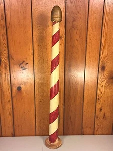 Poste vintage de madera a rayas rojas y blancas con adorno dorado pieza de arte popular - Imagen 1 de 12
