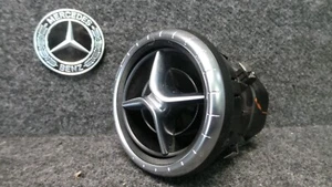 P33-8 * Mercedes-Benz W117 CLA Luftdüse Frischluftgitter Mitte - A1178300354 - Bild 1 von 5