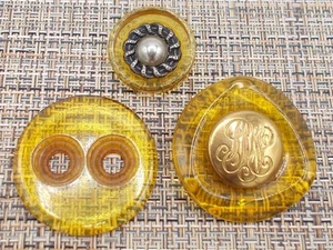 Vintage Bakelite Plastic Buttons Chunky Carved Apple Juice Metal Escutcheon 3 pc - Picture 1 of 13