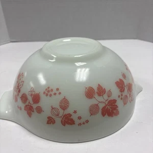 Vtg Pyrex 443 Mixing Bowl Pink Gooseberry Print White Milk Glass 2.5 qt - Picture 1 of 3