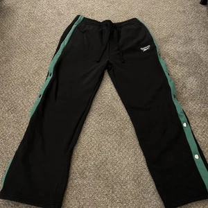 Pantalones deportivos Reebok X Forever 21 para hombre L negros/verdes de vellón a rayas - Imagen 1 de 5