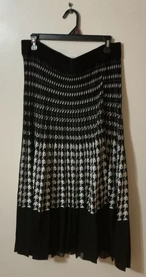 Falda plisada blanca y negra Banana Republic, talla XL Foto 1 de 4