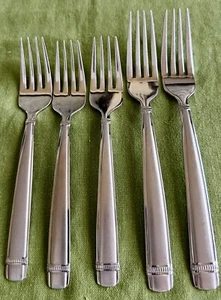 SetOf 5 Reed & Barton Durham-Matte 18/8 Frost Stainless 3 Salad & 2 Dinner Forks - Picture 1 of 5