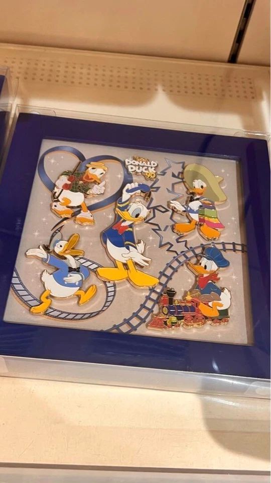 + 日本东京迪士尼商店唐纳德徽章徽章套装唐纳鸭生日 2024 全新 — 第 1/1 张图片