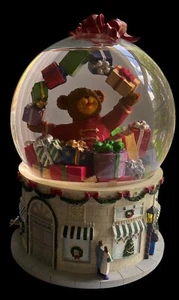 Vintage Lord & Taylor Musical Snowglobe Teddy Bear Gifts Shopping Street Scene - Picture 1 of 20
