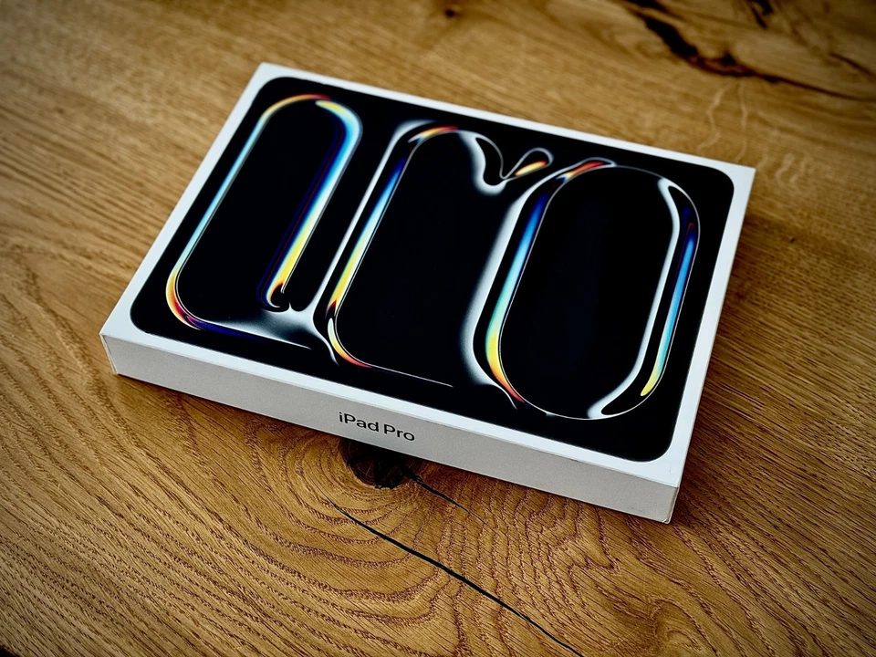 Apple iPad Pro 13" 2025 M5 Wi-Fi + Cellular 512GB Space Schwarz ME7Y4TY/A - Bild 1 von 3