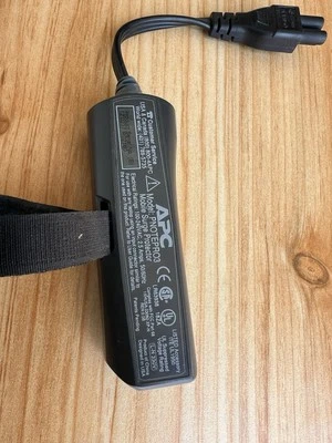 APC PNOTEPRO3 Mobiler Überspannungsschutz 2,5 Ampere - Bild 1 von 2