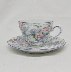 BEAUTIFUL VINTAGE PORCELAIN FLORAL CUP & SAUCER MADE IN BAVARIA - Picture 1 of 4