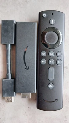Amazon 4K Fire TV Stick UHD E9L29Y mit Fernbedienung und HDMI-Verlängerung - Bild 1 von 2