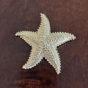 Vintage Textured Gold Tone Starfish Brooch - Picture 1 of 8