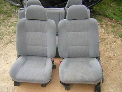 98 asientos delanteros y traseros de tela gris Mitsubishi Montero Foto 1 de 4