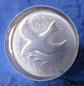 Briefbeschwerer Arabien von Finnland mattiert Satin klares Glas Intaglio Friedenstaube - Bild 1 von 3