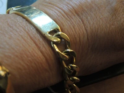 Gourmette femme avec plaque massive en or jaune 18 carats - Photo 1/4