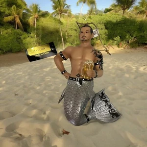 RARO Diciembre Diamantes TATUAJE Tintado Merman Orgullo Gay Adorno de Navidad 2012 - Imagen 1 de 16