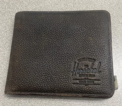 Cartera de cuero granulado marrón Herschel plegable portatarjetas bolsa para monedas ranura para etiquetas de aire Foto 1 de 4