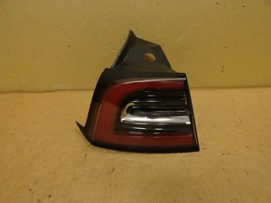 Luz trasera izquierda LED 2017-2023 Tesla Model 3/Y OEM # 107739700H - Imagen 1 de 22