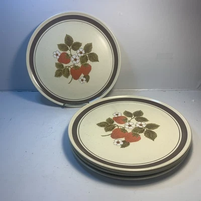 VTG Set of 5  Lexington Melamine Strawberry Dinner Plates  10" - Image 1 of 4