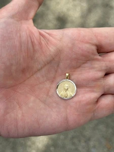 Real 14K Gold Diamond-Cut Virgin Mary Round Religious Pendant - Picture 1 of 6