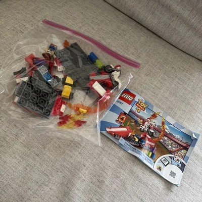 LEGO Toy Story 4 Duke Caboom's Stunt Show 10767 Woody Mini Figure Manual - Image 1 of 3