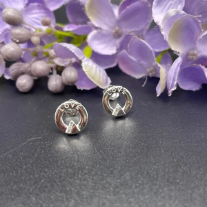 Sterling Silver LOVE forever stud earrings Perfect Gift COMES IN A BOX - Picture 1 of 10