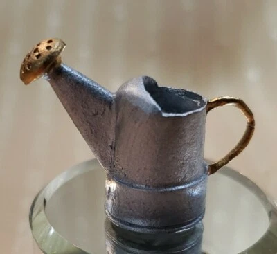 CASA DE MUÑECAS MINIATURA O HABITACIÓN CAJA REGADERA PLATEADA Foto 1 de 4