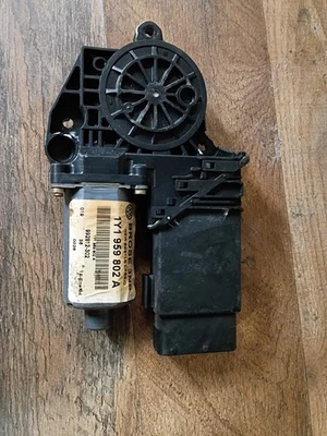 2003-10 VW Beetle CONVERTIBLE Right Side Power Window Motor - Image 1 of 4