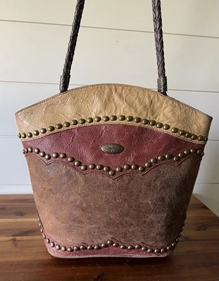 Bolso de mano Scully Western con detalles de tachuelas de cuero envejecido para el hombro Foto 1 de 4