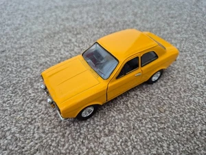 1/32 SAICO Craftsman Serie Ford Scorta MK1 RS2000 Giallo Modellino Auto - Foto 1 di 4