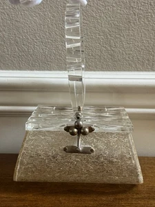 VINTAGE 1950'S LUCITE BOX PURSE W/ GOLD TINSEL CONFETTI REVERSE CUT DIAMOND LID - Picture 1 of 14
