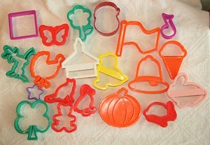 20 Lot plastic cookie cutter bunny bell pumpkin turkey ice cream deer butterfly - Imagen 1 de 5