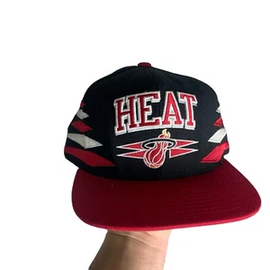 Cappello Mitchell Ness Hardwood Classics Miami Heat Snapback taglio diamante regolabile - Foto 1 di 6
