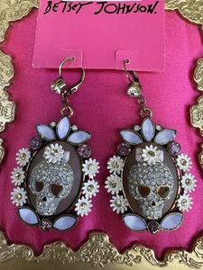 Betsey Johnson Girlie Grunge Girl Skull Cameo White Daisy Earrings VERY RARE - Picture 1 of 3