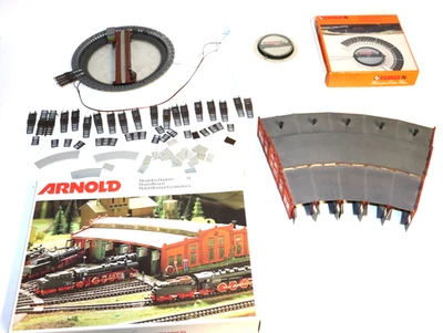 Arnold Model Railway Electric Turntable 0851 + control unit + roundhouse - Image 1 of 4