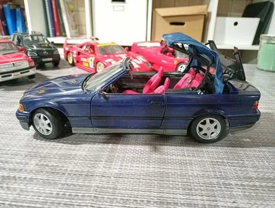 BMW 325i Convertible, blu, Special Edition, Maisto, 1:18 tetto apribile - Immagine 1 di 4