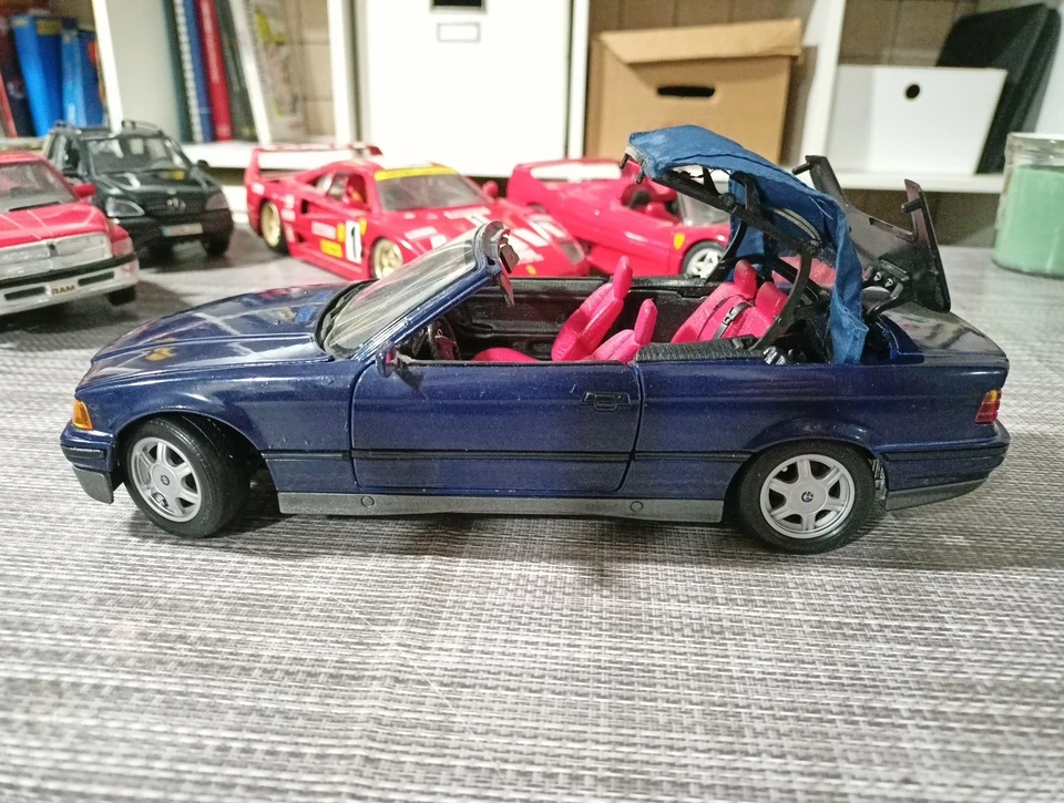 BMW 325i Convertible, blu, Special Edition, Maisto, 1:18 tetto apribile - Immagine 1 di 4