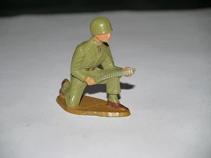 FIGURINE STARLUX MILITAIRE AMÉRICAIN GENOU DISTRIBUTEUR BANDES - Picture 1 of 2