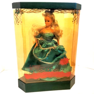 Fashion Corner Classic Holiday Treasure Collector Blonde Doll Green Dress - Picture 1 of 6