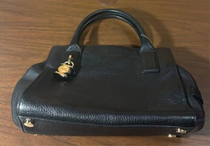 Michael Kors Borsa a tracolla donna media in pelle con ciottoli nera (AV-1506) pulita/usata in ottime condizioni - Foto 1 di 11