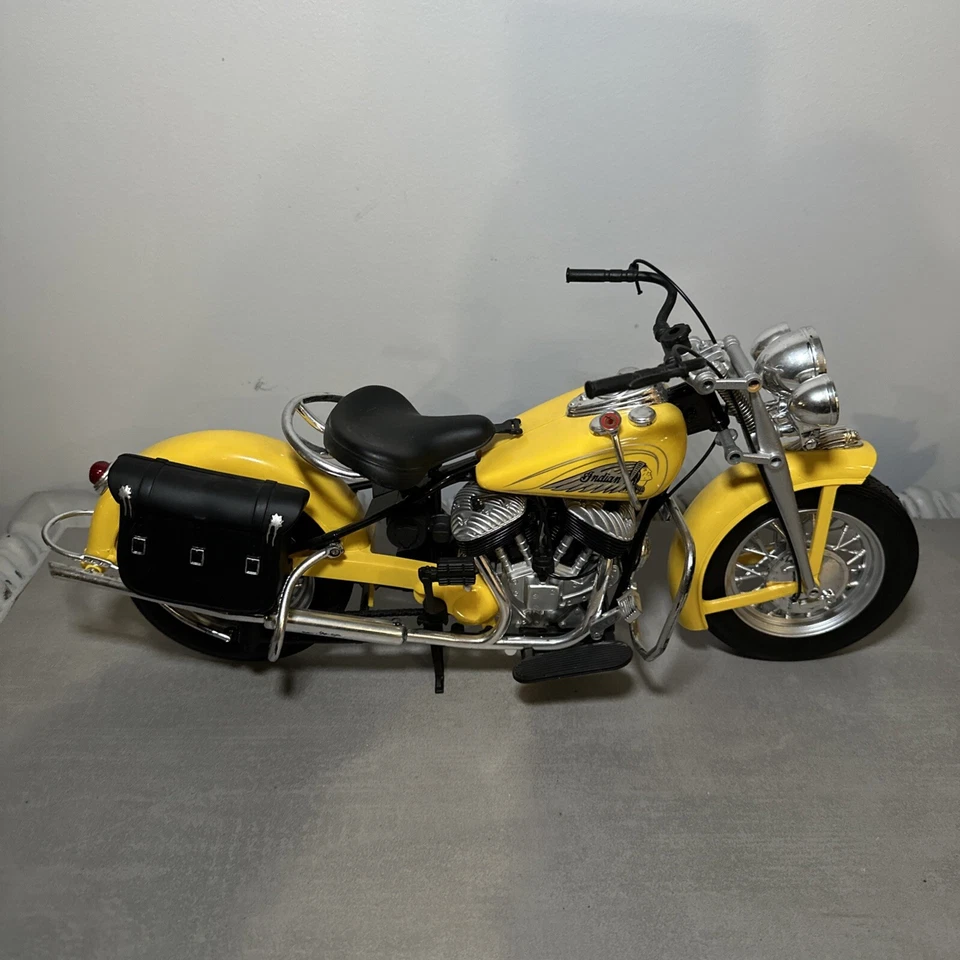 New Ray 1948 Indian Chief Motorcycle 1:6 Scale Custom Diecast Model Yellow - Image 1 of 4