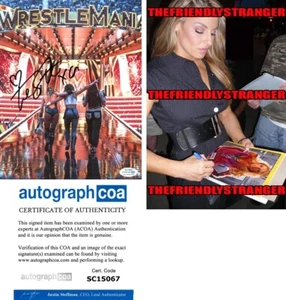 Trish Stratus signed WWE "WRESTLEMANIA 39" 8x10 Photo e PROOF Hot SEXY ACOA COA - Picture 1 of 5