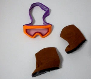 AMERICAN GIRL ORNAGE NICKY FLEMING SKI GOGGLES & BROWN BOOTS 2007 - Picture 1 of 4
